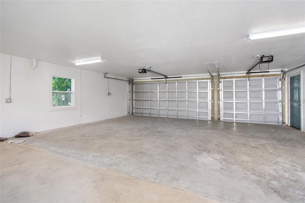 合同活跃: $835,000 (3 贝兹, 2 浴室, 2554 平方英尺)