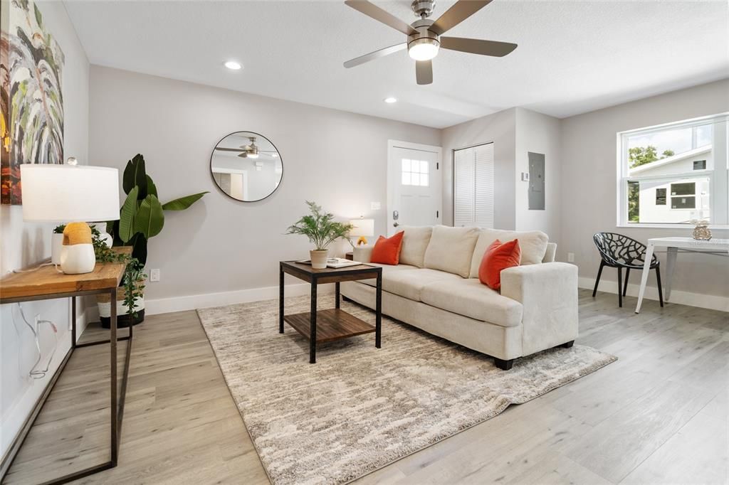 合同活跃: $835,000 (3 贝兹, 2 浴室, 2554 平方英尺)