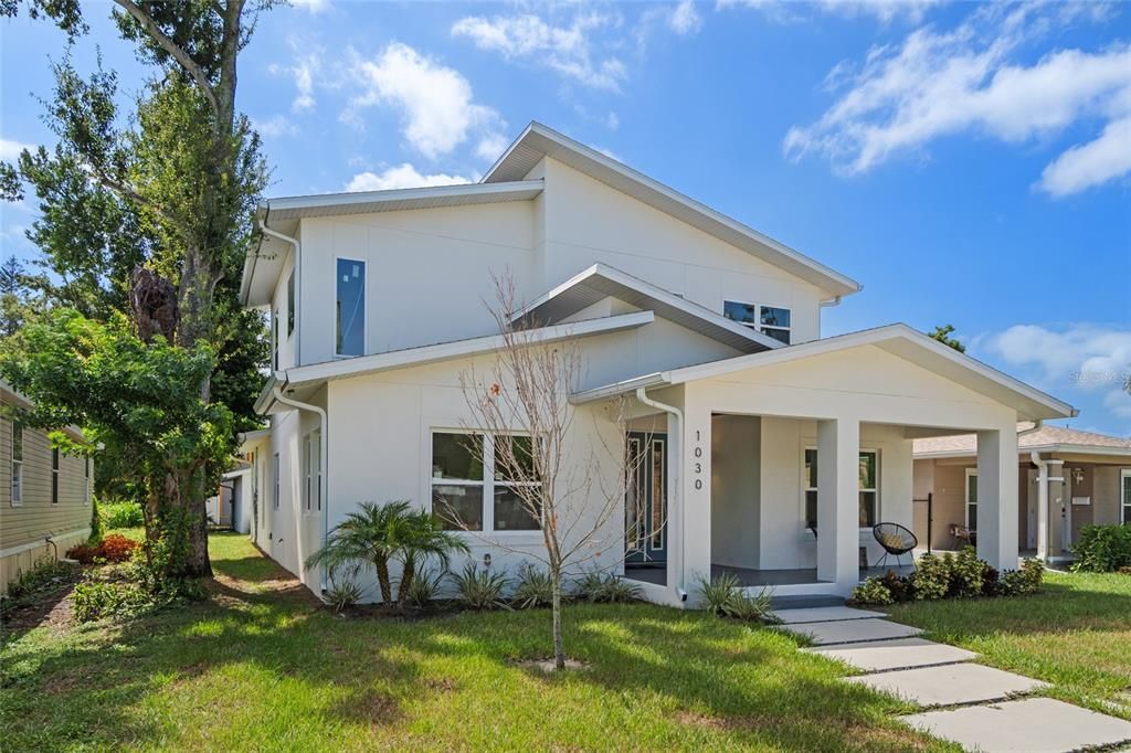 合同活跃: $835,000 (3 贝兹, 2 浴室, 2554 平方英尺)