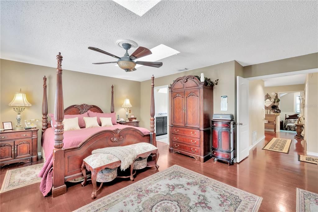 待售: $1,750,000 (6 贝兹, 4 浴室, 5298 平方英尺)