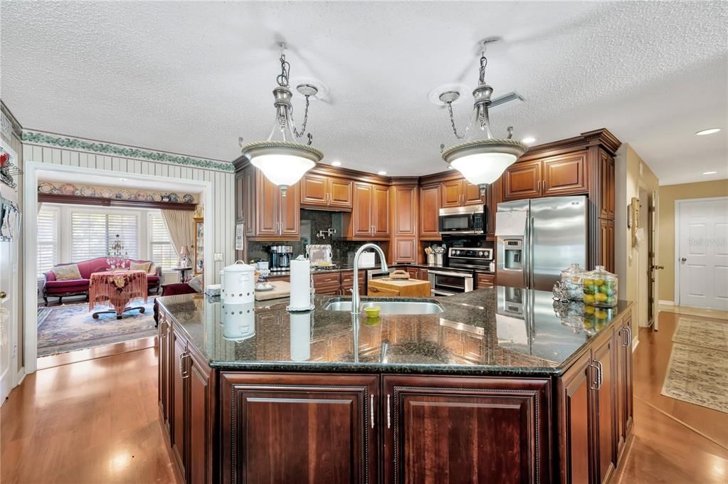 待售: $1,750,000 (6 贝兹, 4 浴室, 5298 平方英尺)