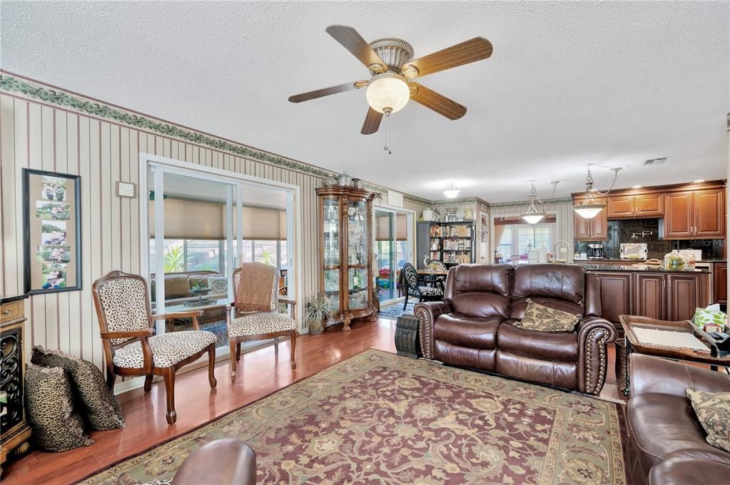 待售: $1,750,000 (6 贝兹, 4 浴室, 5298 平方英尺)