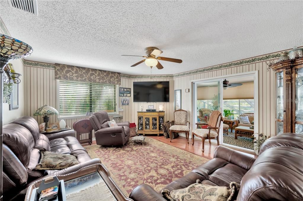 待售: $1,750,000 (6 贝兹, 4 浴室, 5298 平方英尺)