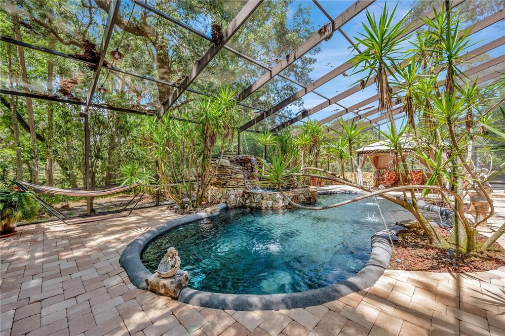 待售: $1,750,000 (6 贝兹, 4 浴室, 5298 平方英尺)