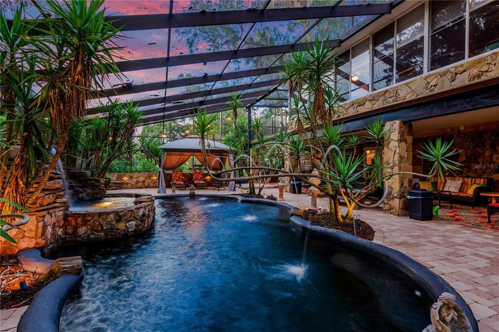 待售: $1,750,000 (6 贝兹, 4 浴室, 5298 平方英尺)