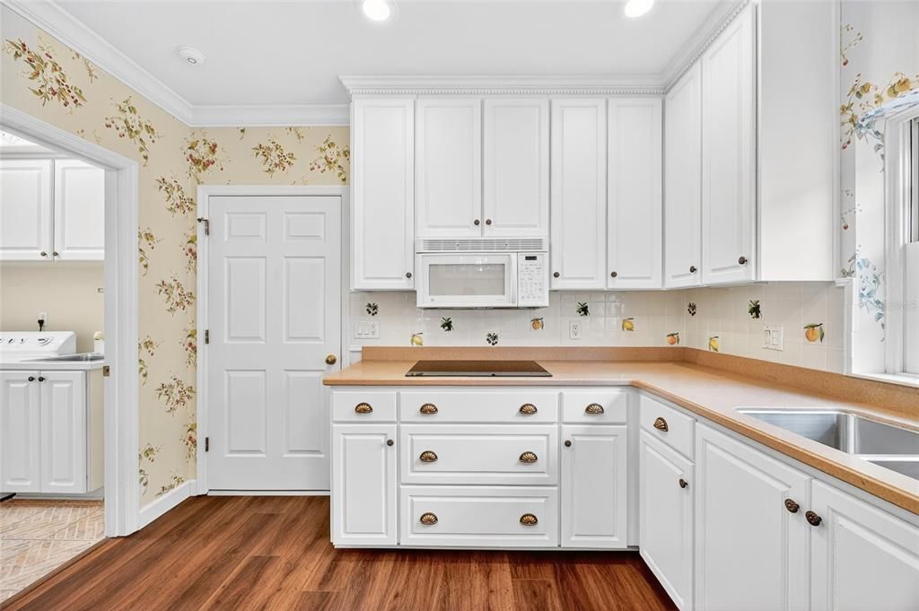 待售: $849,999 (3 贝兹, 2 浴室, 2501 平方英尺)