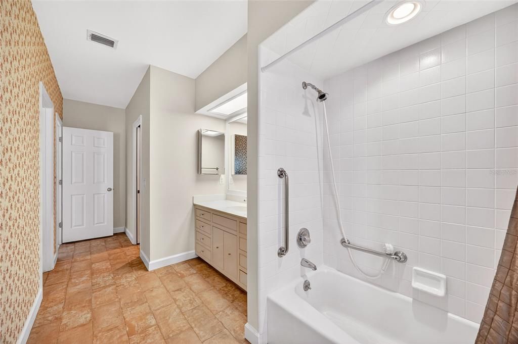 待售: $849,999 (3 贝兹, 2 浴室, 2501 平方英尺)