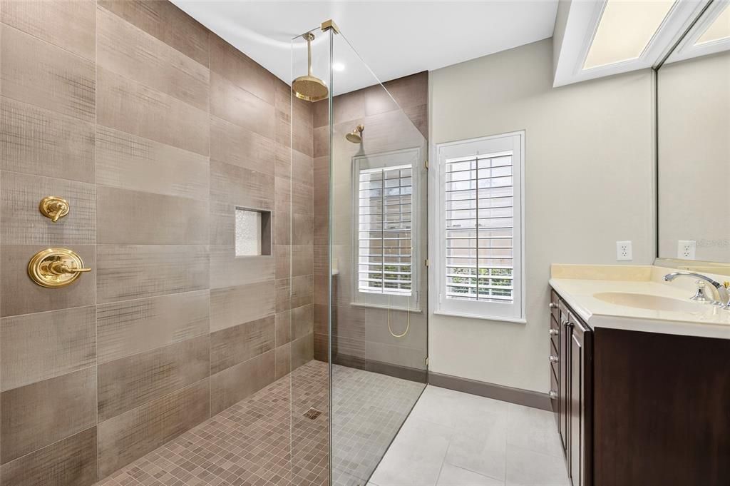 待售: $849,999 (3 贝兹, 2 浴室, 2501 平方英尺)