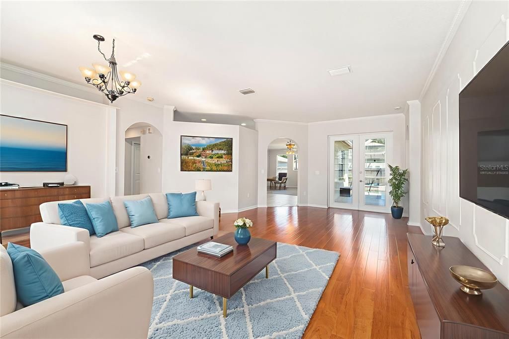 合同活跃: $450,000 (4 贝兹, 3 浴室, 2232 平方英尺)