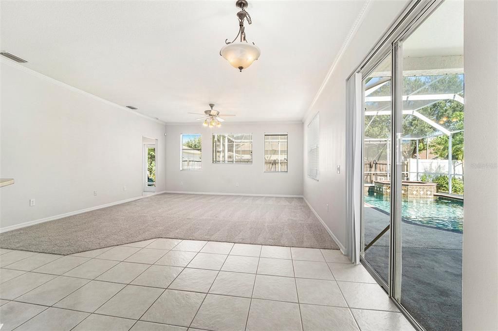 合同活跃: $450,000 (4 贝兹, 3 浴室, 2232 平方英尺)