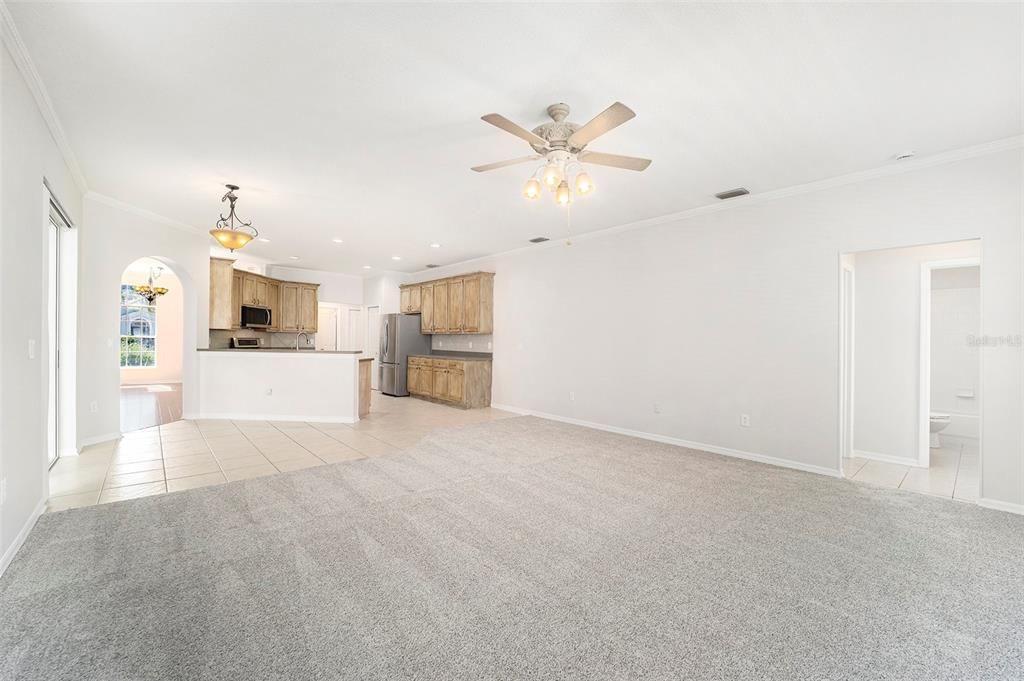 合同活跃: $450,000 (4 贝兹, 3 浴室, 2232 平方英尺)