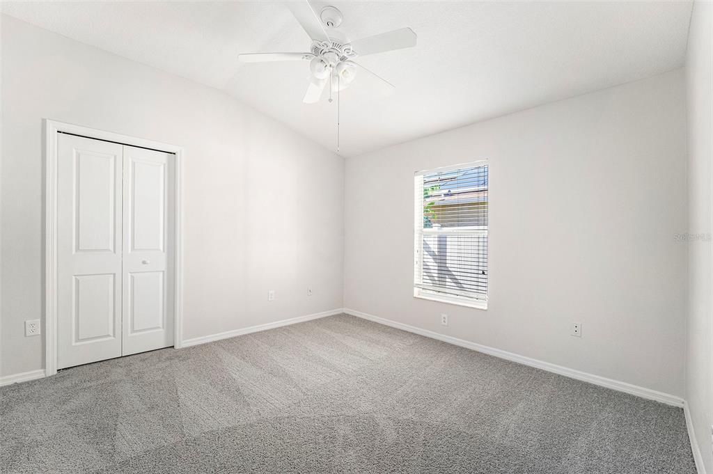 合同活跃: $450,000 (4 贝兹, 3 浴室, 2232 平方英尺)