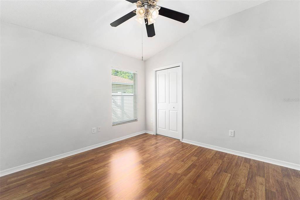 合同活跃: $450,000 (4 贝兹, 3 浴室, 2232 平方英尺)