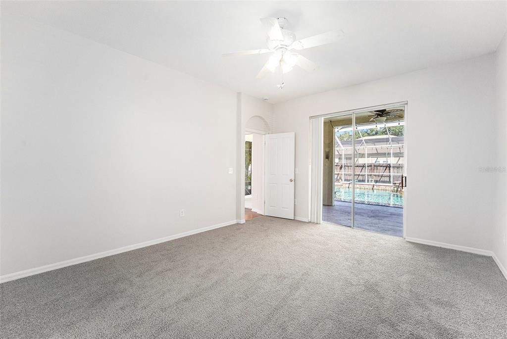 合同活跃: $450,000 (4 贝兹, 3 浴室, 2232 平方英尺)