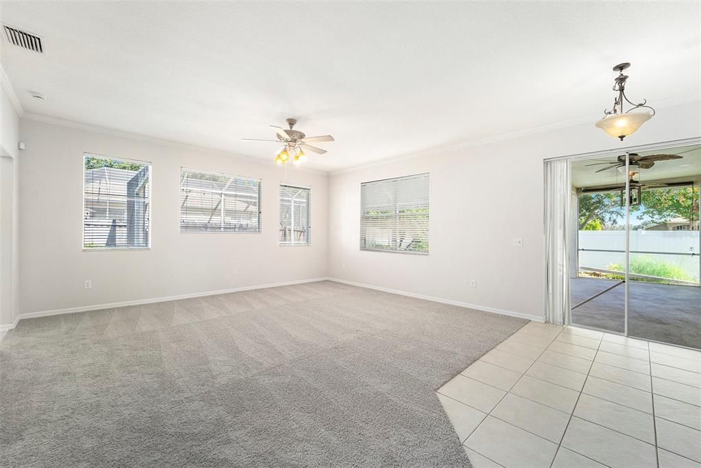 合同活跃: $450,000 (4 贝兹, 3 浴室, 2232 平方英尺)