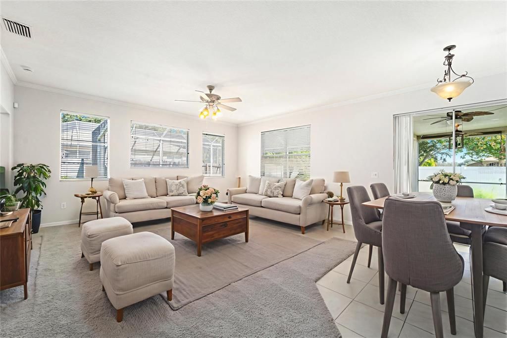 合同活跃: $450,000 (4 贝兹, 3 浴室, 2232 平方英尺)