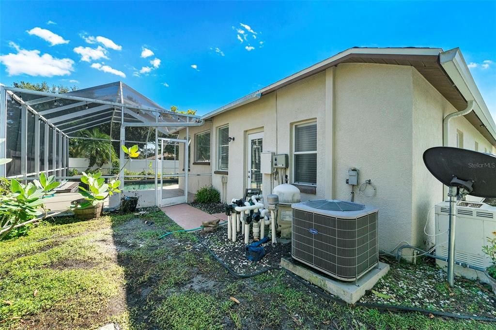 合同活跃: $450,000 (4 贝兹, 3 浴室, 2232 平方英尺)