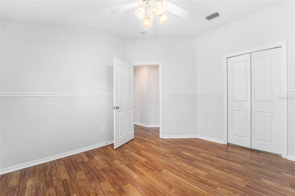 合同活跃: $450,000 (4 贝兹, 3 浴室, 2232 平方英尺)