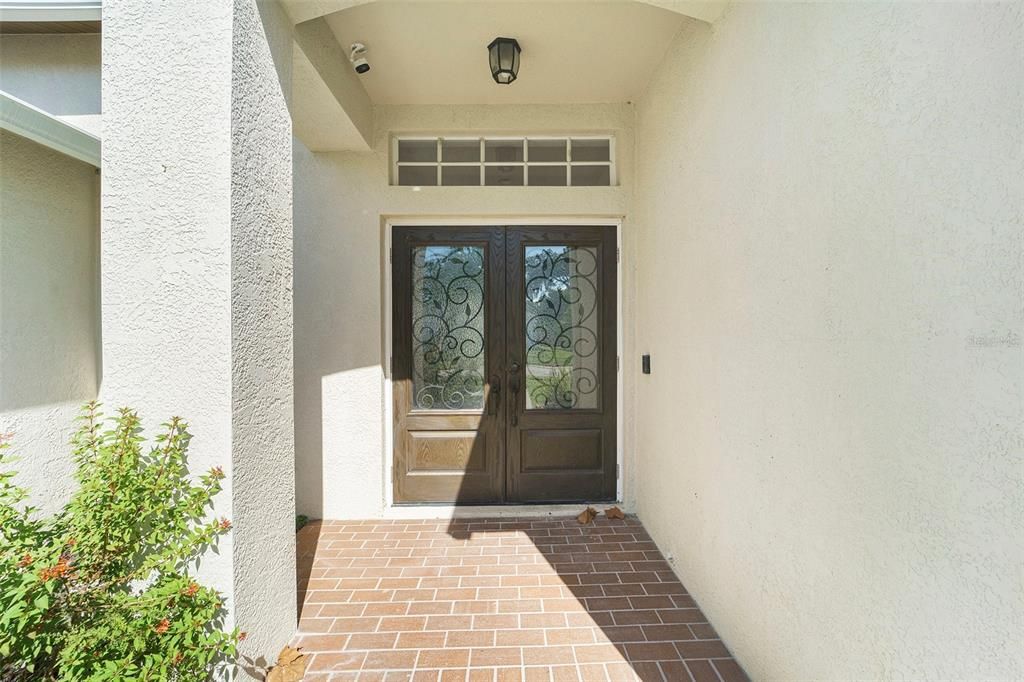 合同活跃: $450,000 (4 贝兹, 3 浴室, 2232 平方英尺)