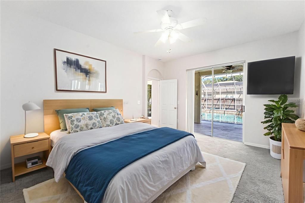 合同活跃: $450,000 (4 贝兹, 3 浴室, 2232 平方英尺)