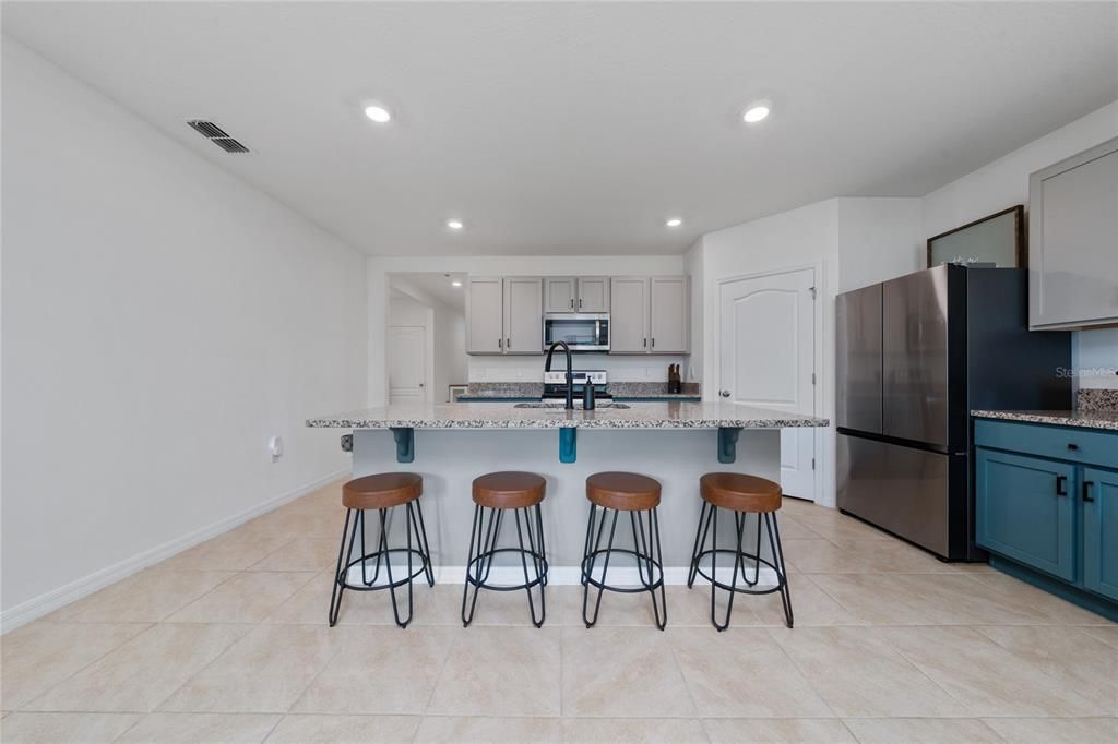 待售: $425,000 (4 贝兹, 2 浴室, 1836 平方英尺)