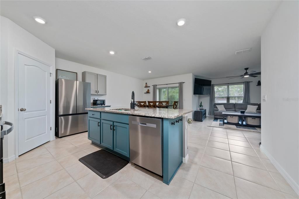 待售: $425,000 (4 贝兹, 2 浴室, 1836 平方英尺)