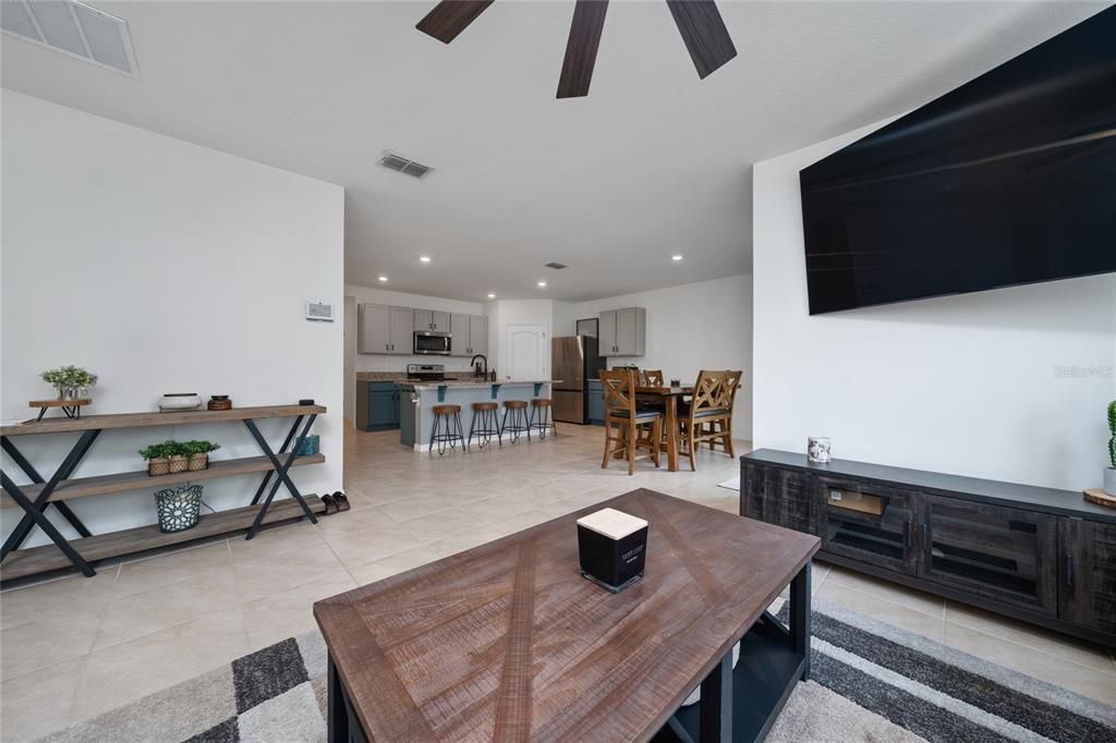 待售: $425,000 (4 贝兹, 2 浴室, 1836 平方英尺)