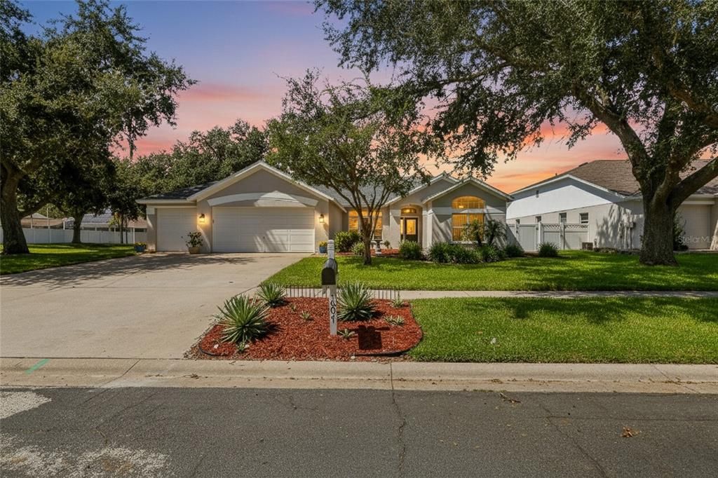 Active With Contract: $529,000 (4 beds, 3 baths, 2429 Square Feet)