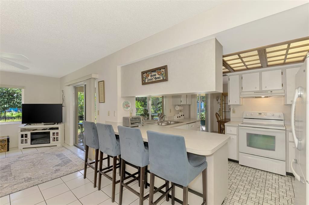 Active With Contract: $239,900 (2 beds, 2 baths, 1507 Square Feet)