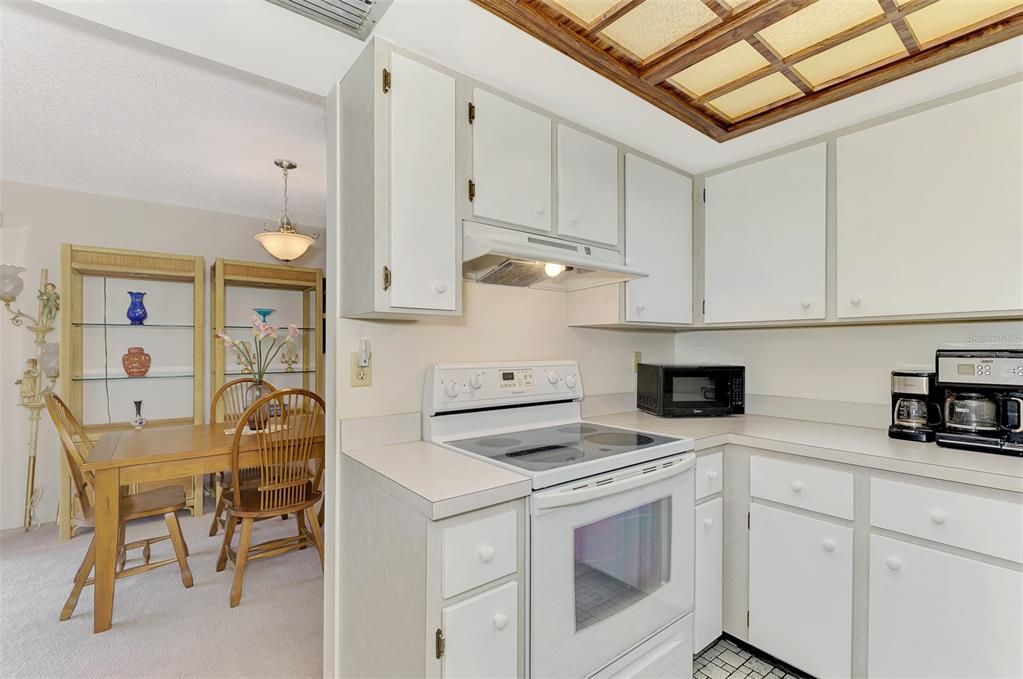 Active With Contract: $239,900 (2 beds, 2 baths, 1507 Square Feet)