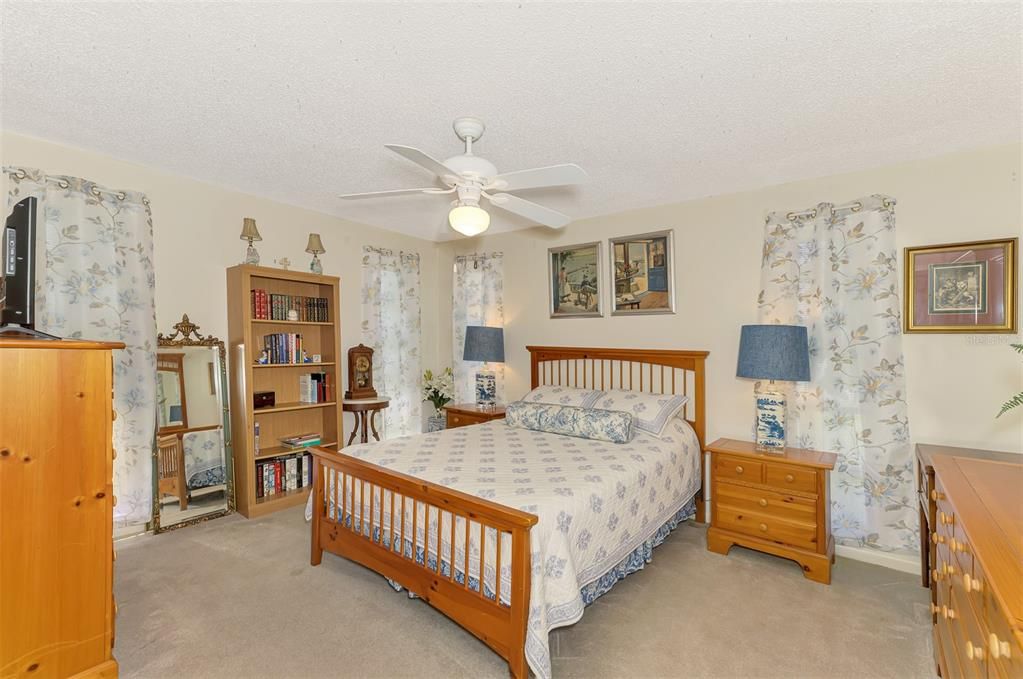 Active With Contract: $239,900 (2 beds, 2 baths, 1507 Square Feet)