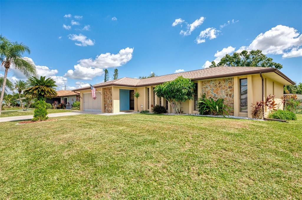 Active With Contract: $239,900 (2 beds, 2 baths, 1507 Square Feet)