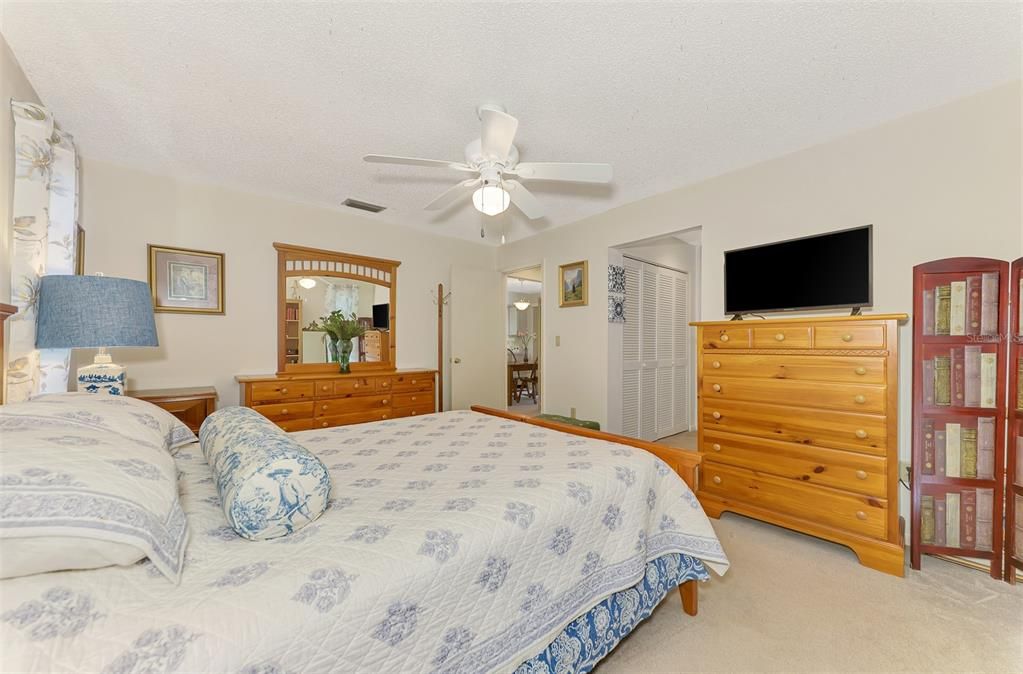 Active With Contract: $239,900 (2 beds, 2 baths, 1507 Square Feet)