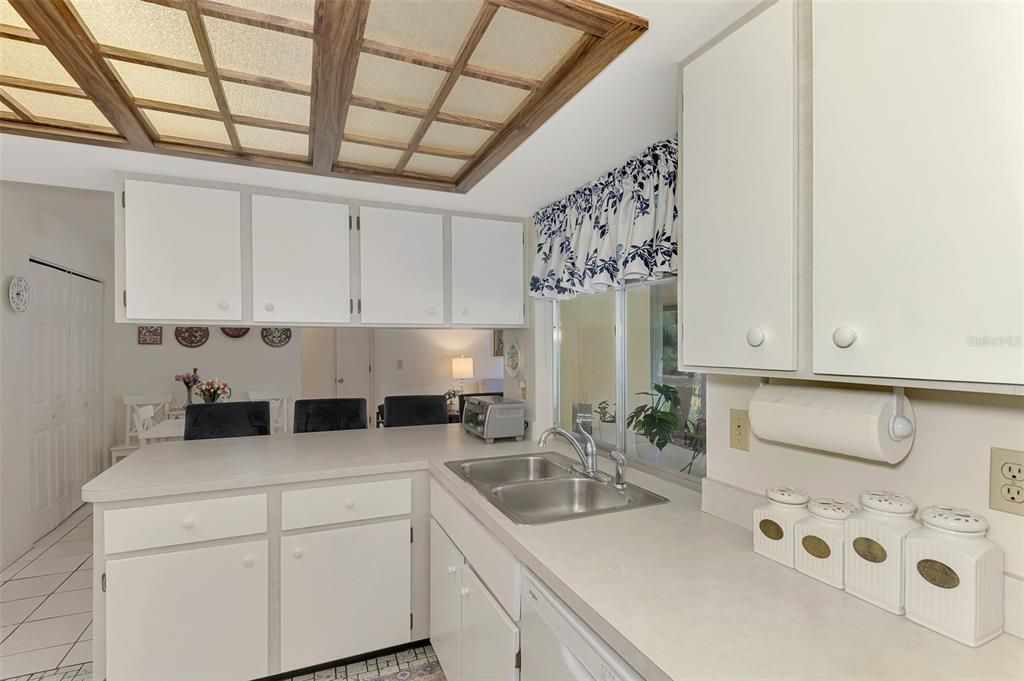 Active With Contract: $239,900 (2 beds, 2 baths, 1507 Square Feet)