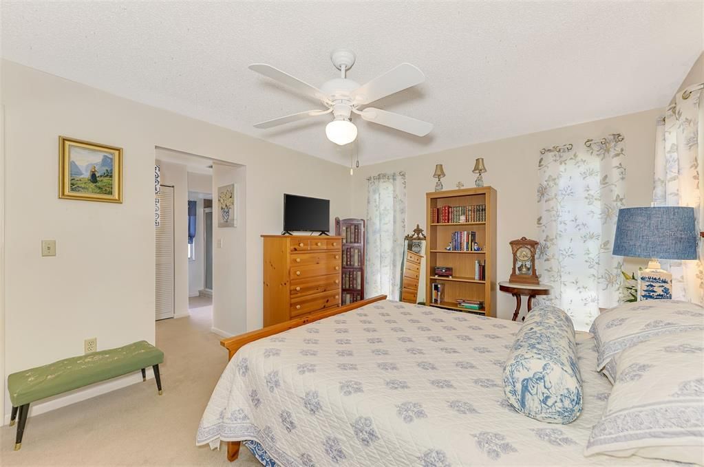 Active With Contract: $239,900 (2 beds, 2 baths, 1507 Square Feet)