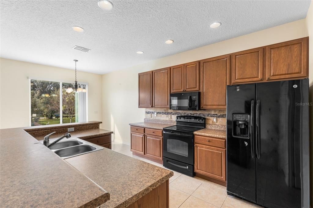 Active With Contract: $299,900 (3 beds, 2 baths, 1614 Square Feet)