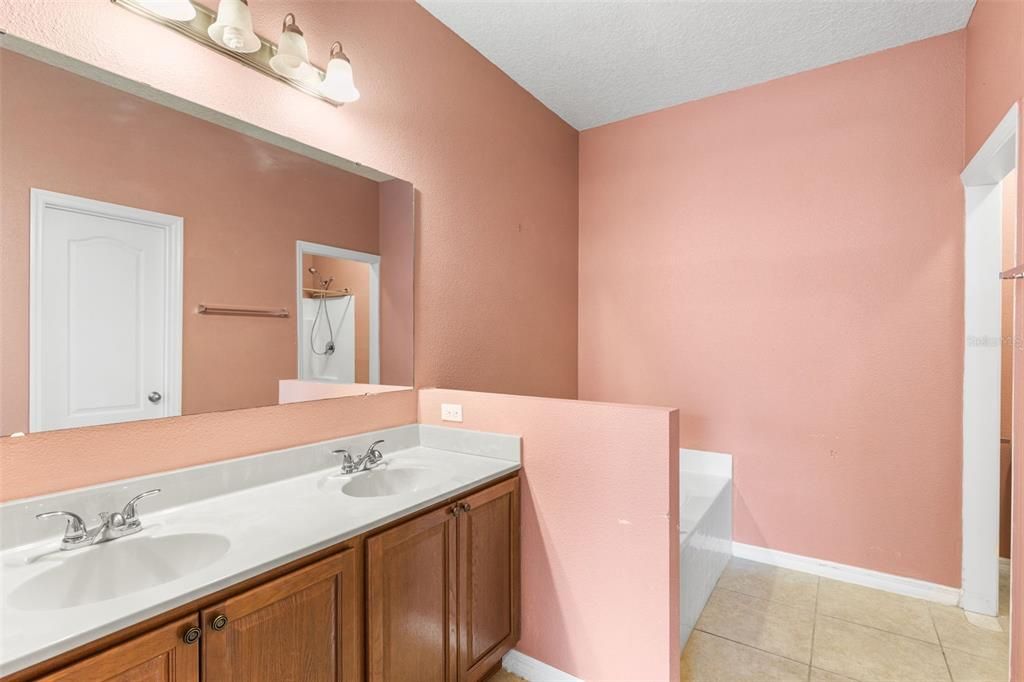 Active With Contract: $299,900 (3 beds, 2 baths, 1614 Square Feet)