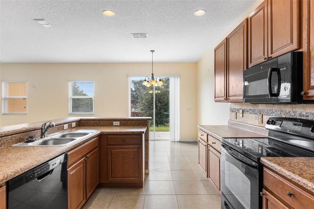 Active With Contract: $299,900 (3 beds, 2 baths, 1614 Square Feet)