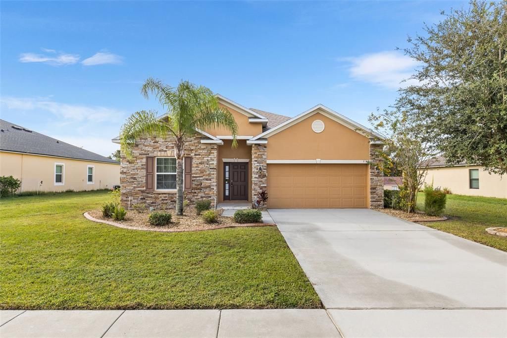 Active With Contract: $299,900 (3 beds, 2 baths, 1614 Square Feet)