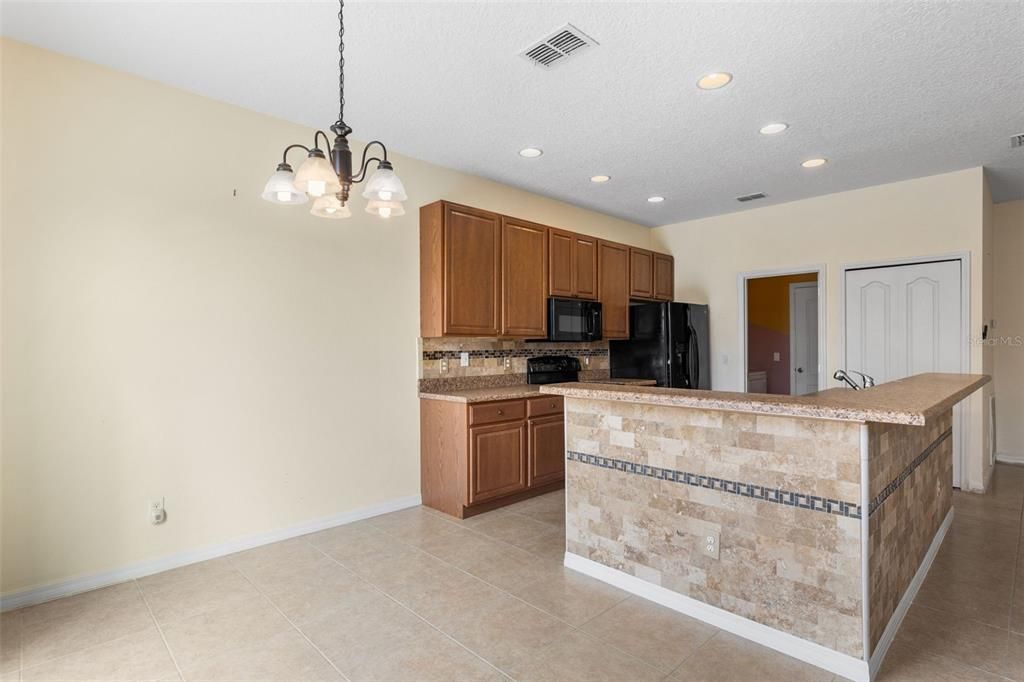 Active With Contract: $299,900 (3 beds, 2 baths, 1614 Square Feet)