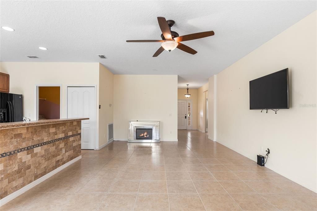 Active With Contract: $299,900 (3 beds, 2 baths, 1614 Square Feet)