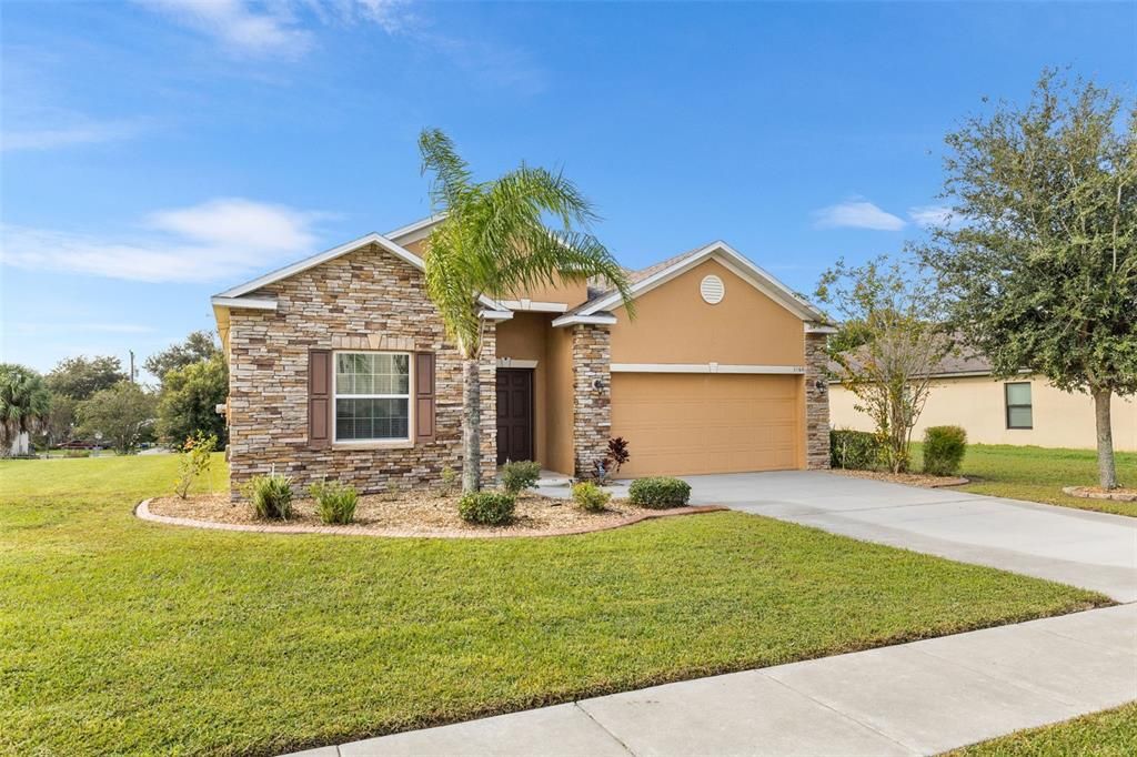 Active With Contract: $299,900 (3 beds, 2 baths, 1614 Square Feet)