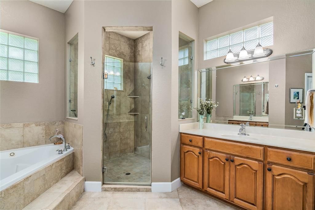 For Sale: $950,000 (4 beds, 3 baths, 2700 Square Feet)