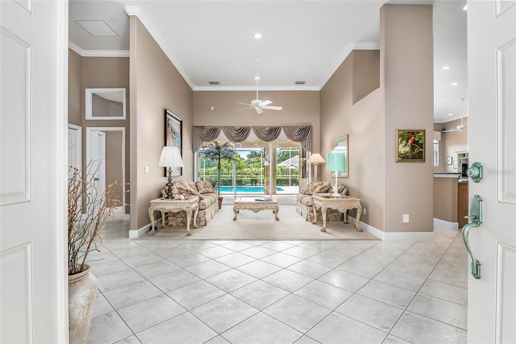 For Sale: $950,000 (4 beds, 3 baths, 2700 Square Feet)