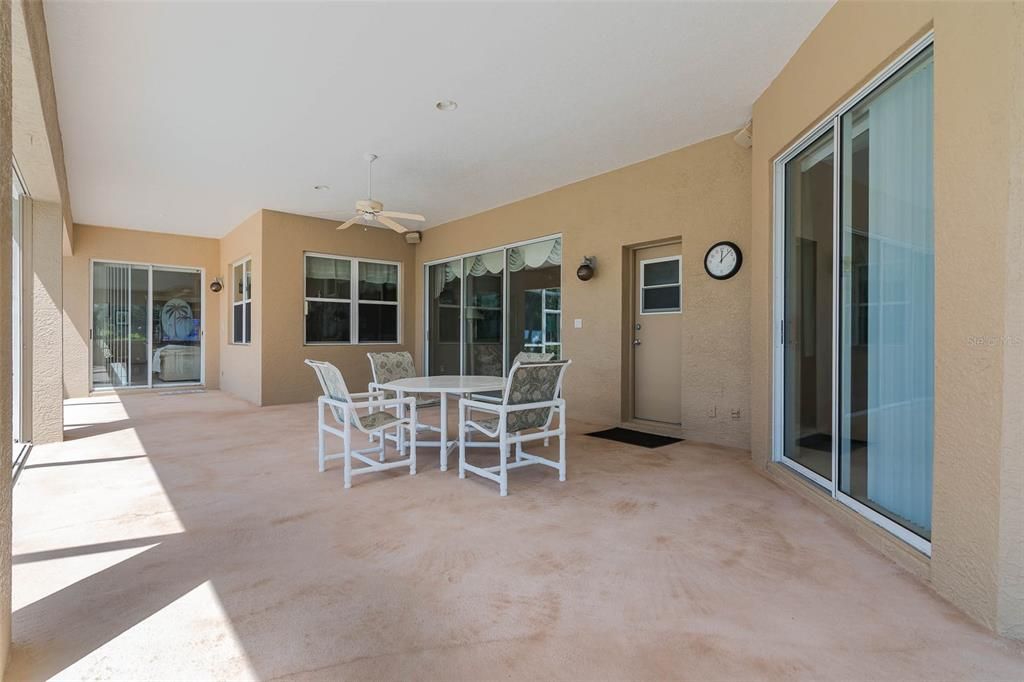 For Sale: $950,000 (4 beds, 3 baths, 2700 Square Feet)