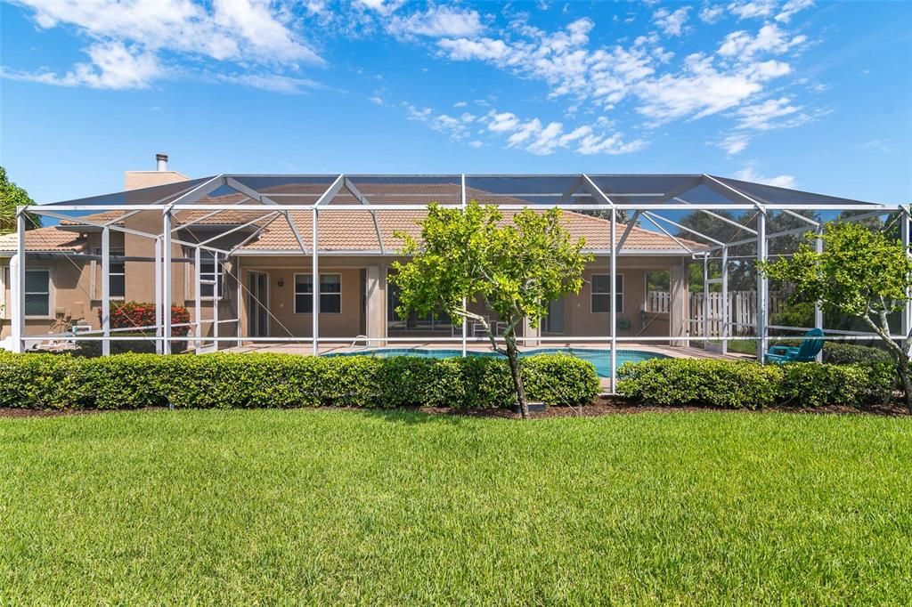 For Sale: $950,000 (4 beds, 3 baths, 2700 Square Feet)