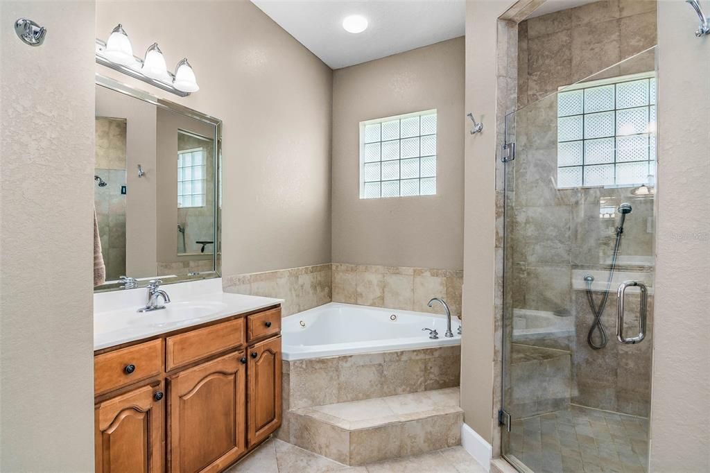 For Sale: $950,000 (4 beds, 3 baths, 2700 Square Feet)