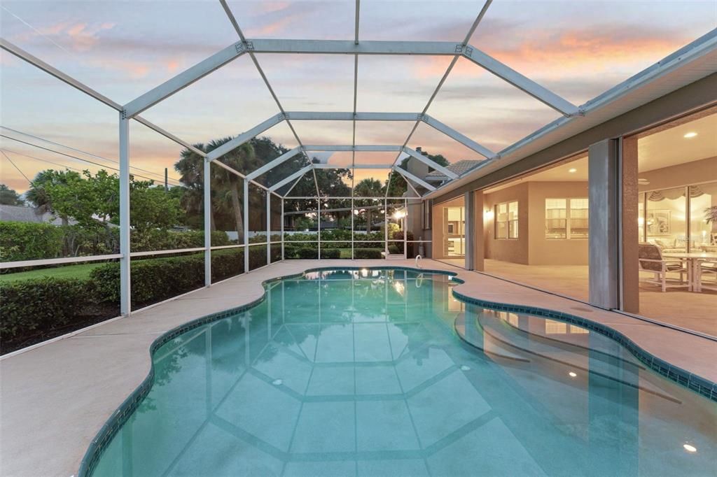 For Sale: $950,000 (4 beds, 3 baths, 2700 Square Feet)