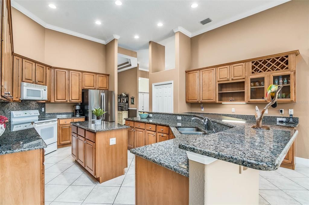 For Sale: $950,000 (4 beds, 3 baths, 2700 Square Feet)