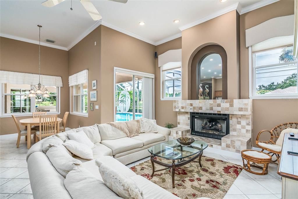 For Sale: $950,000 (4 beds, 3 baths, 2700 Square Feet)